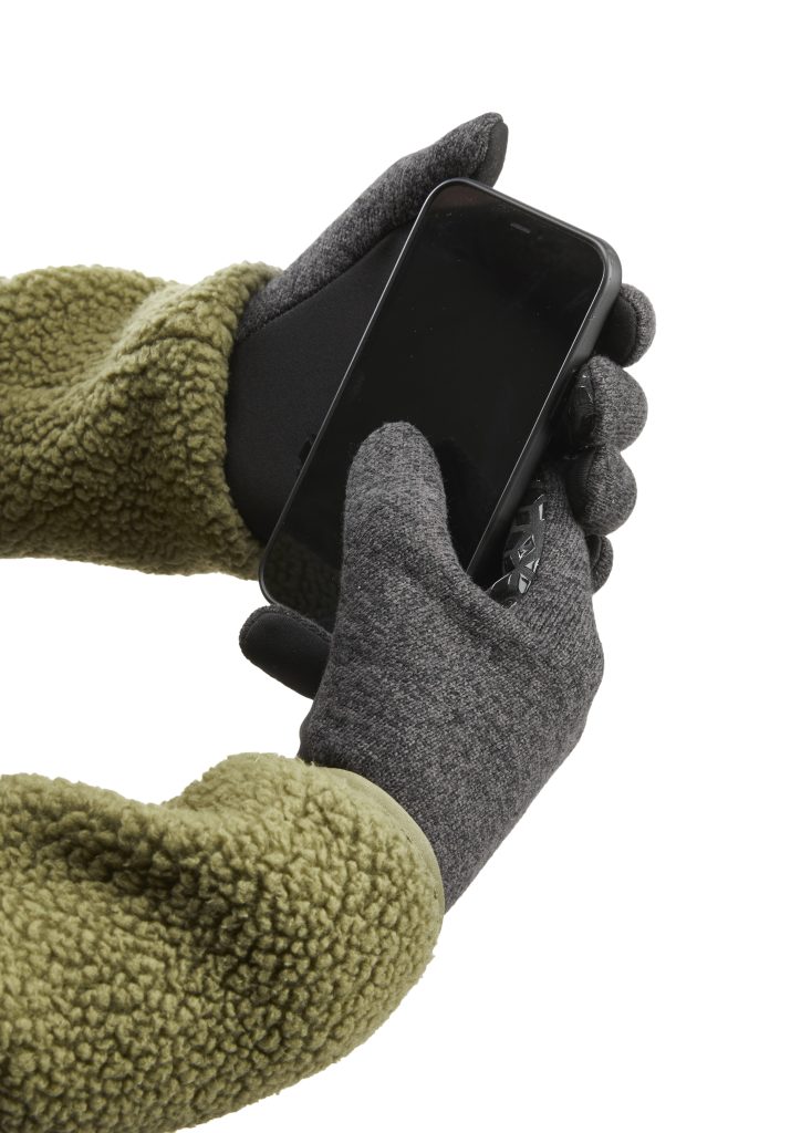 Stave off the cold on chilly hikes with these warm, windproof, recycled fleece gloves.
